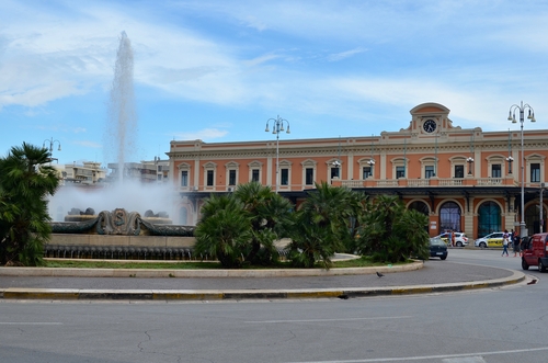 deposito all'interno delle stazioni Bari Centrale