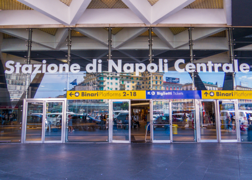 deposito all'interno delle stazioni Napoli Centrale